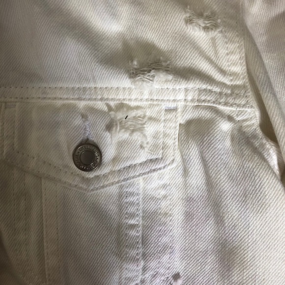 American Eagle Distressed Denim Jacket - Picture 2 of 4